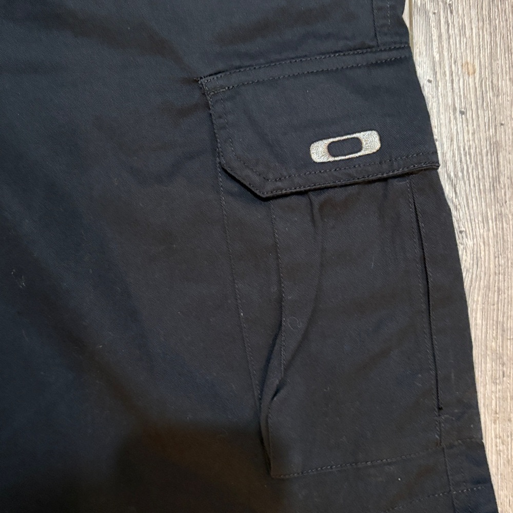 Men's Oakley Black Cargo Shorts - Picture 4 of 4